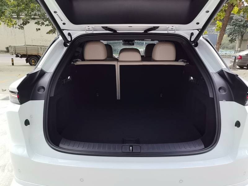 Used Li Auto i6 2025 Model Four-Wheel-Drive Standard Type — 13