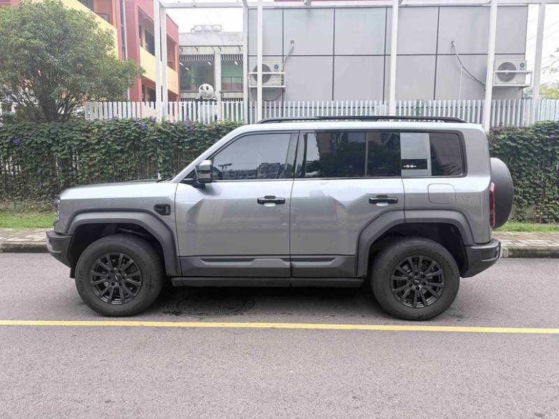 Used Formula Leopard 5 2023 Navigator Edition — 32