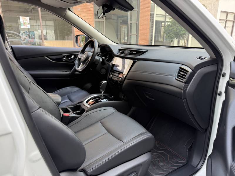 Used Nissan X-Trail 2022 2.0L Two-Wheel Drive Smart Connect Premium Edition — 41