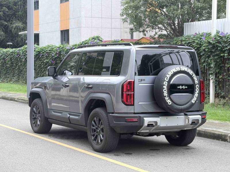 Used Formula Leopard 5 2023 Navigator Edition — 34