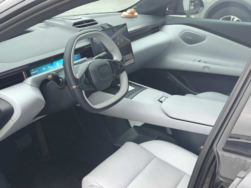 Used Lynk & Co Z10 2025 95 kWh 766 km Range Rear-Wheel Drive Max — 32