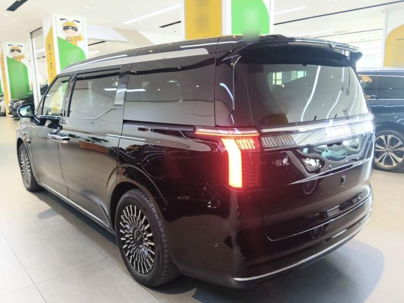 Used Zeekr 009 2024 7-Seater Aisle Version 108 kWh — 4