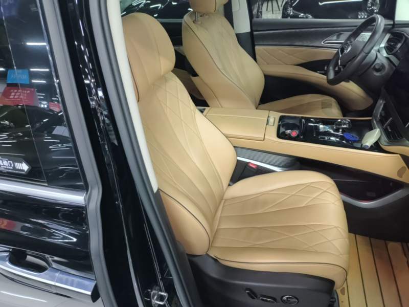 Used Denza D9 2024 DM-i 1050 Luxury Model — 24