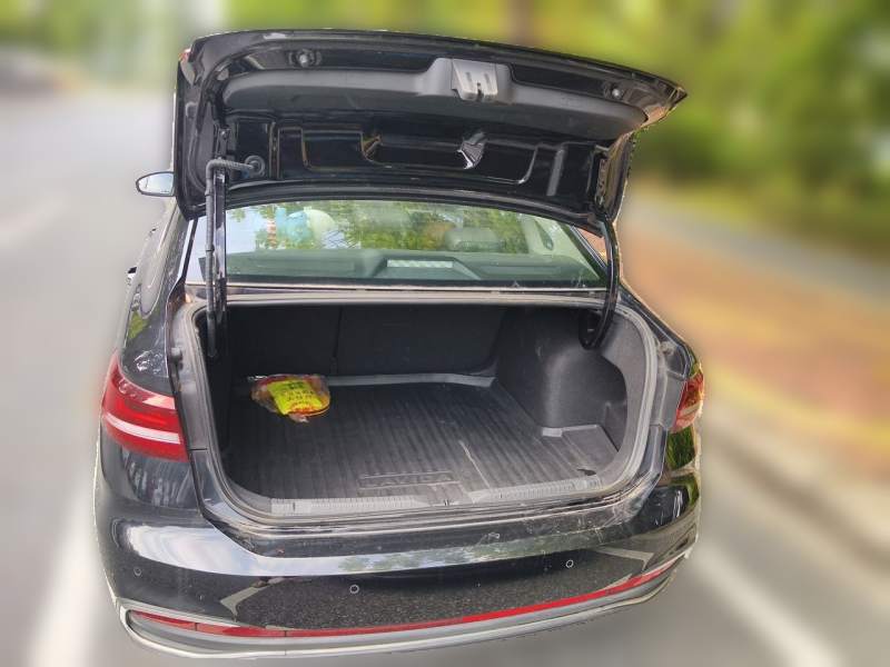 Used Volkswagen Lavida 2023 1.5L Automatic 5 Million Edition — 9