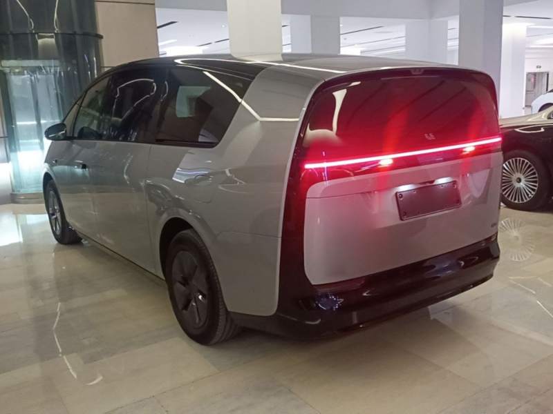 Used Li Auto MEGA 2025 Ultra Smart Refreshed Edition — 4