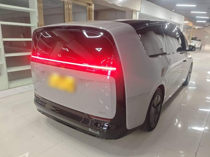 Used Li Auto MEGA 2025 Ultra Smart Refreshed Edition — 6