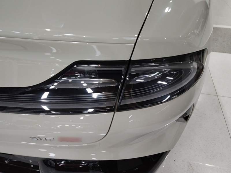 Used Xiaomi Auto SU7 2024 Four-Wheel Drive Ultra-Long Range Advanced Intelligent Driving Max Edition — 7