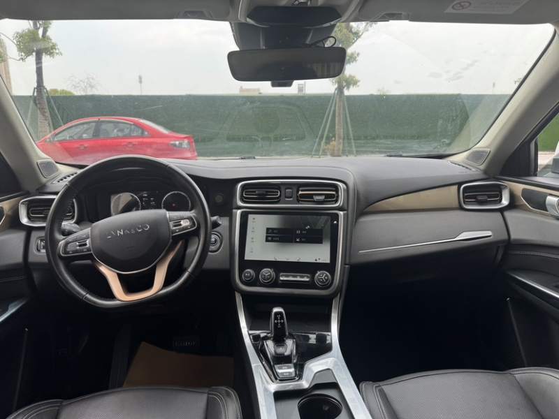 Used Lynk & Co 01 2017 2.0T Two-Wheel Drive Pro Edition — 32