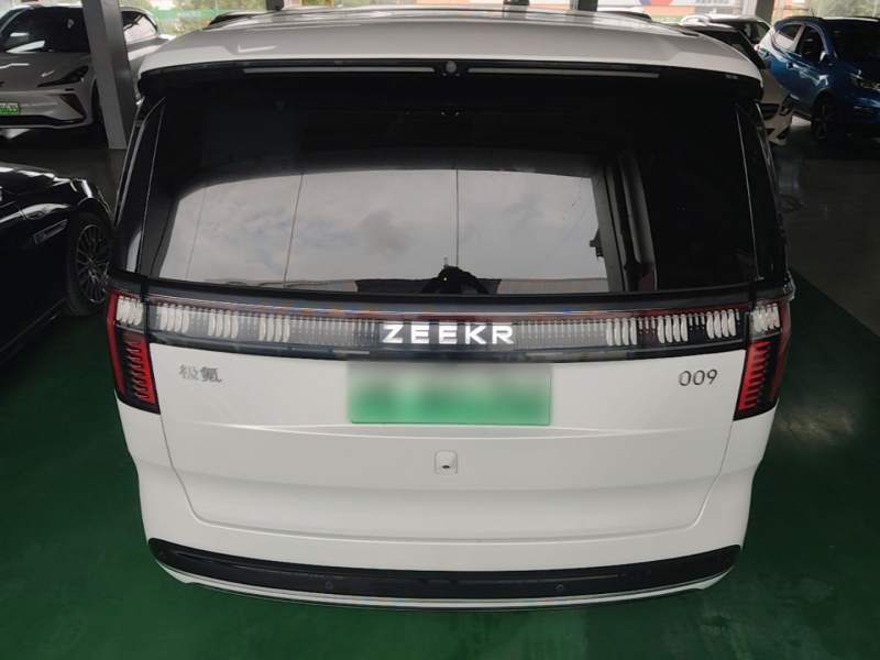 Used Zeekr 009 2024 7-Seater Aisle Version 108 kWh — 5