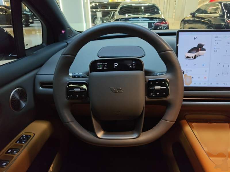 Used Li Auto i6 2025 Model Four-Wheel-Drive Standard Type — 10
