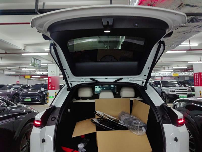 Used Li Auto i6 2025 Model Four-Wheel-Drive Standard Type — 18
