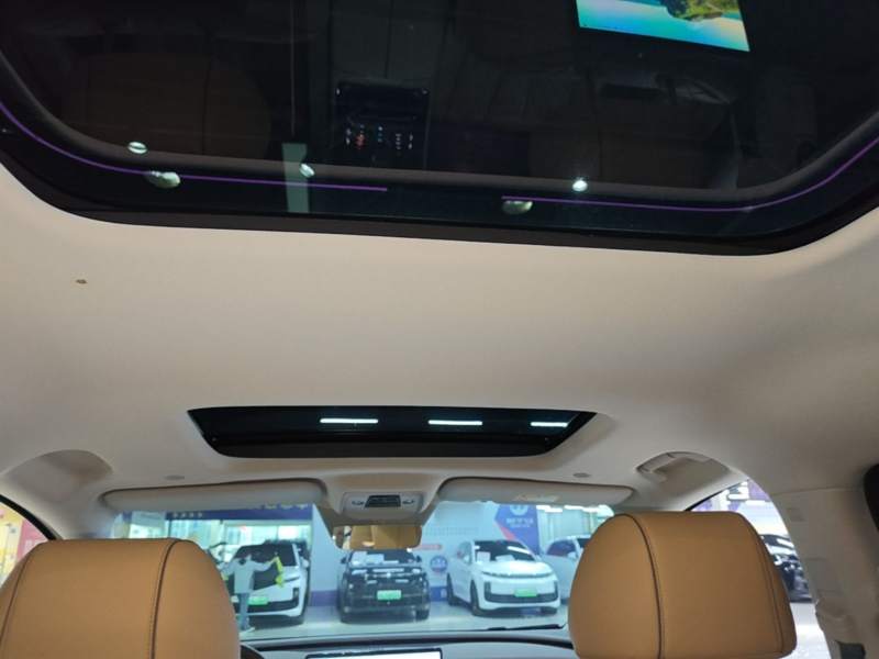 Used Denza D9 2022 DM-i 970 Four-Wheel Drive Prestige Model — 17