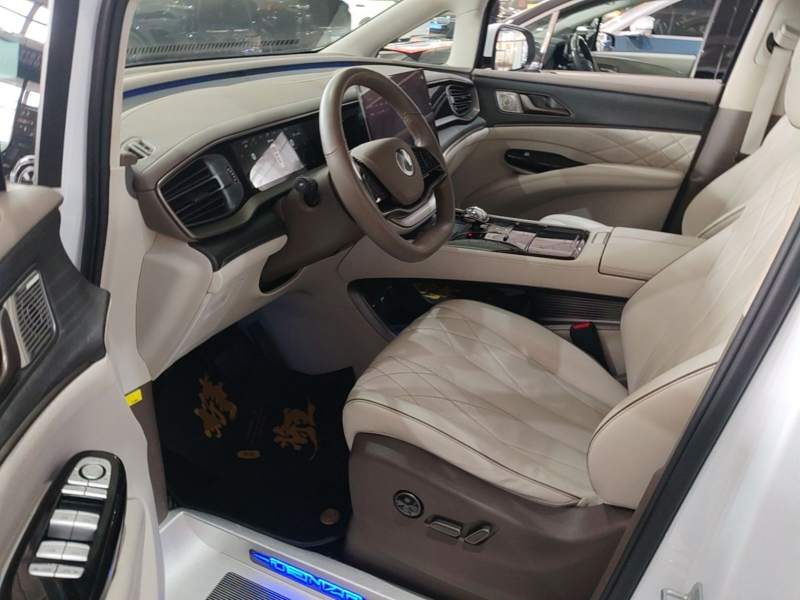 Used Denza D9 2022 DM-i 970 Four-Wheel Drive Flagship Model — 15