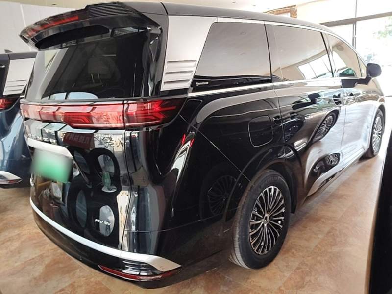 Used Denza D9 2022 EV 600 Four-Wheel Drive Prestige Model — 6