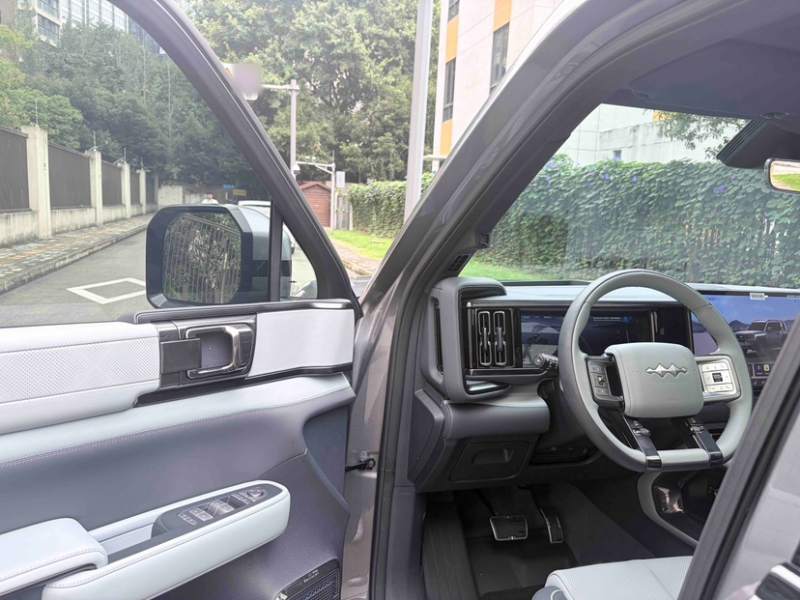Used Formula Leopard 5 2023 Navigator Edition — 38
