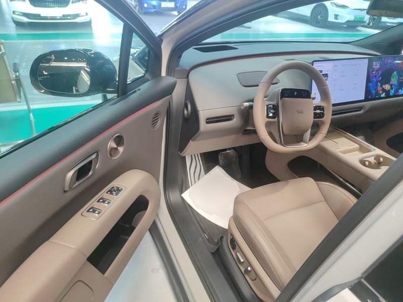 Used Li Auto i6 2025 Model Four-Wheel-Drive Standard Type — 15