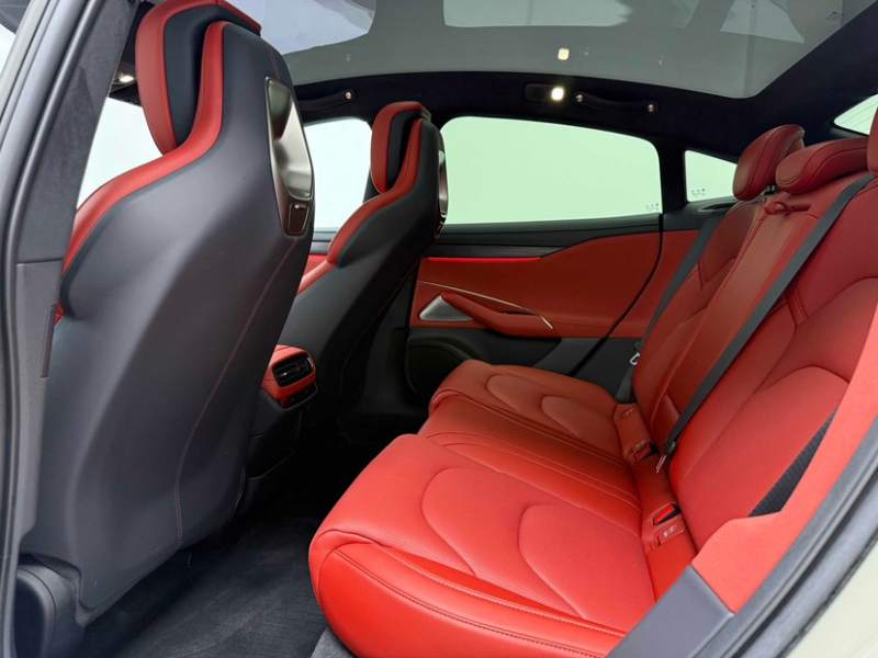 Used Xiaomi Auto SU7 2024 Four-Wheel Drive Ultra-Long Range Advanced Intelligent Driving Max Edition — 24