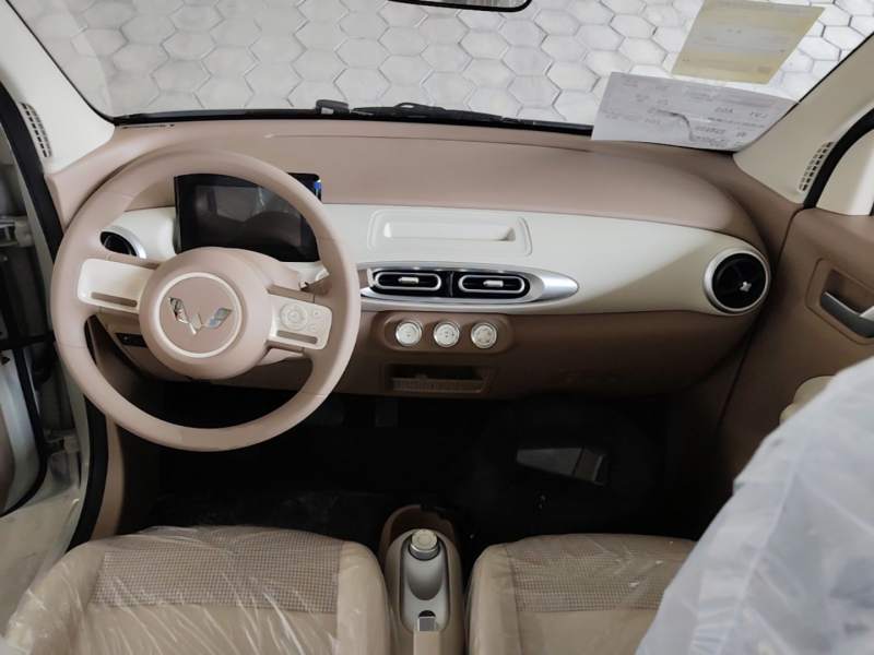 Used Wuling Hongguang MINIEV 2025 Four-Door Version Advanced Edition — 9