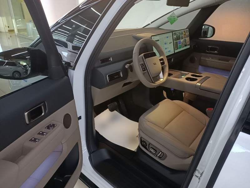 Used Li Auto MEGA 2025 Ultra Smart Refreshed Edition — 15