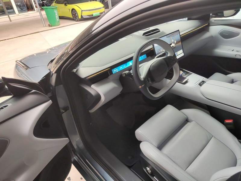 Used Lynk & Co Z10 2025 95 kWh 702 km All-Wheel Drive Intelligent Driving Ultra — 15