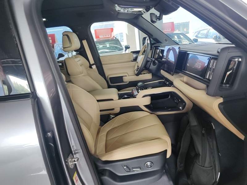 Used Formula Leopard 5 2023 Navigator Edition — 24