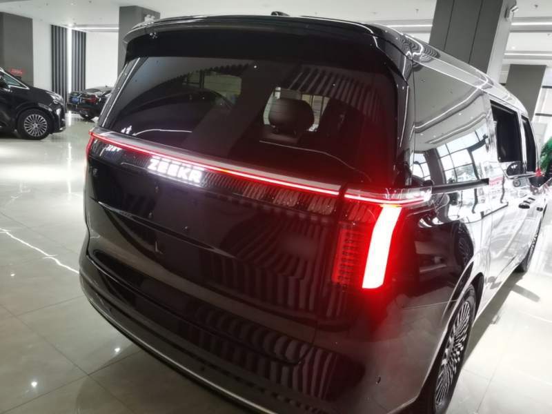Used Zeekr 009 2022 WE Edition — 5