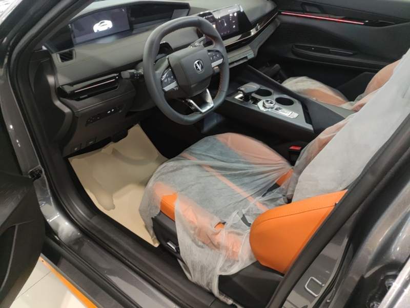 Used CHANGAN UNI-V 2025 1.5T 500Bar Prestige Sporty Version — 14