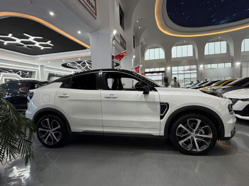 Used Lynk & Co 05 2022 2.0TD Four-Wheel Drive Dynamic Halo — 5