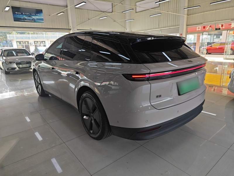 Used Li Auto i6 2025 Model Two-Wheel-Drive Standard Type — 4