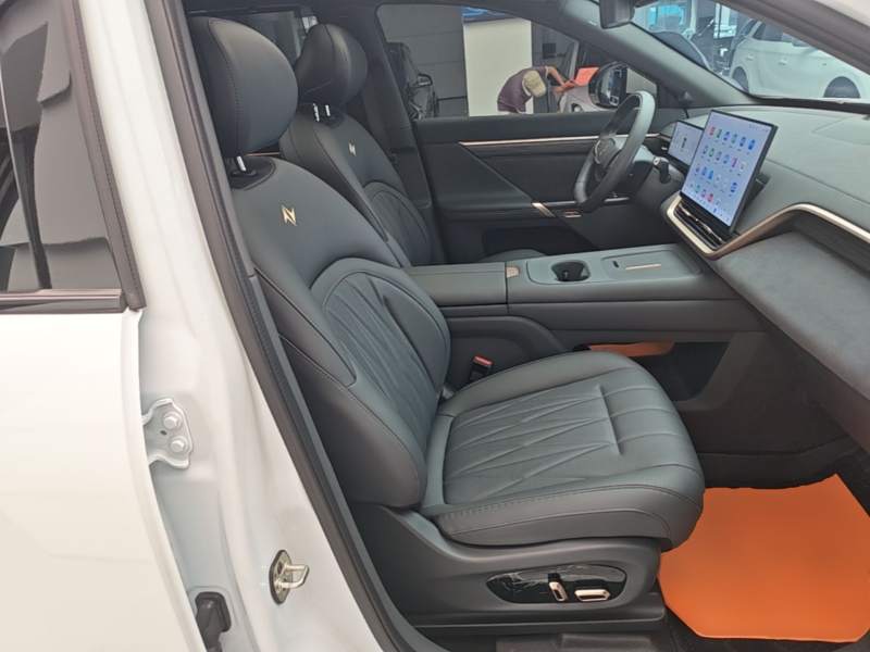 Used Dongfeng eπ eπ008 2025 210 Ultra Range-Extended Version 5 Seats — 24