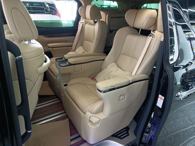 Used Toyota Vellfire 2021 Crown Dual-Engine 2.5L HV Prestige Edition — 16