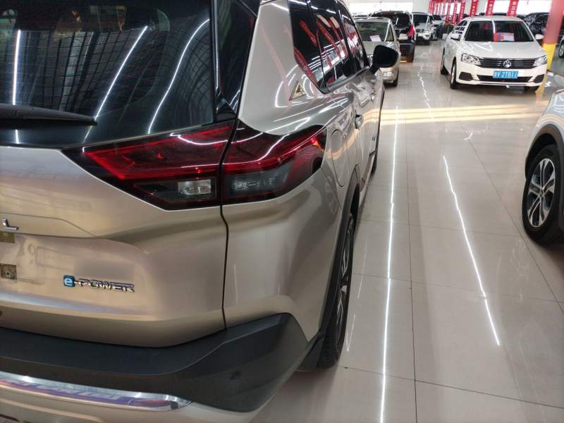 Used Nissan X-Trail 2023 e-POWER Ultra-Hybrid Dual-Motor All-Wheel-Drive Supreme Edition — 7
