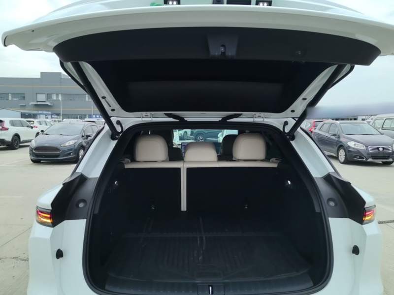 Used Li Auto i6 2025 Model Four-Wheel-Drive Standard Type — 18