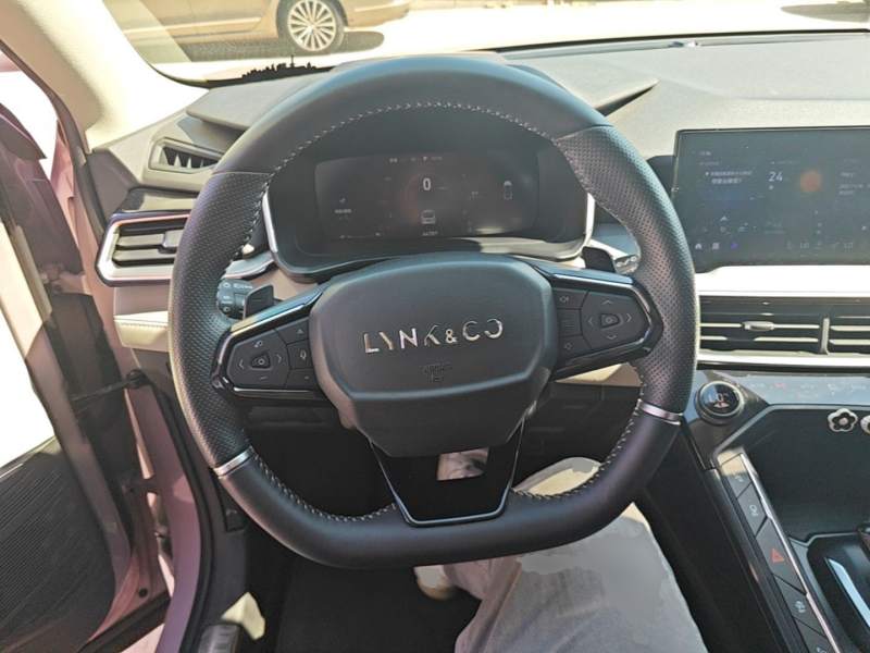 Used Lynk & Co 06 2021 1.5T Shero Pink Special Edition — 10