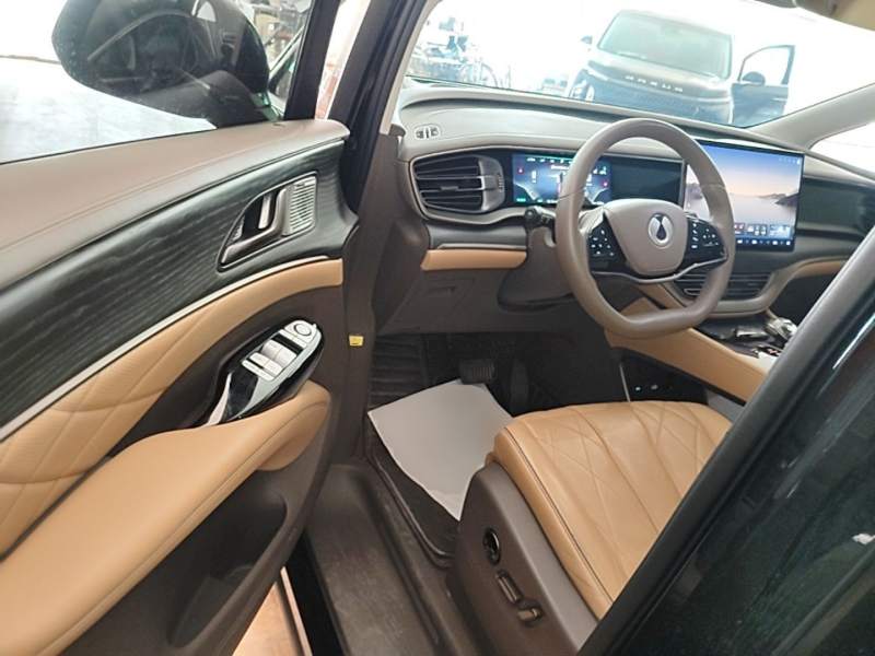 Used Denza D9 2022 EV 600 Four-Wheel Drive Prestige Model — 15