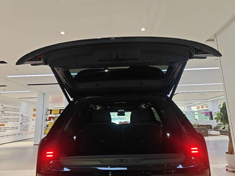 Used Zeekr 9X 2025 Moon Black Edition 70kWh — 18