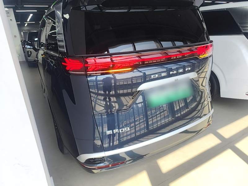Used Denza D9 2022 DM-i 970 Four-Wheel Drive Flagship Model — 4