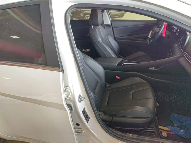 Used Hyundai Elantra 2022 1.5L CVT LUX Prestige Edition — 24