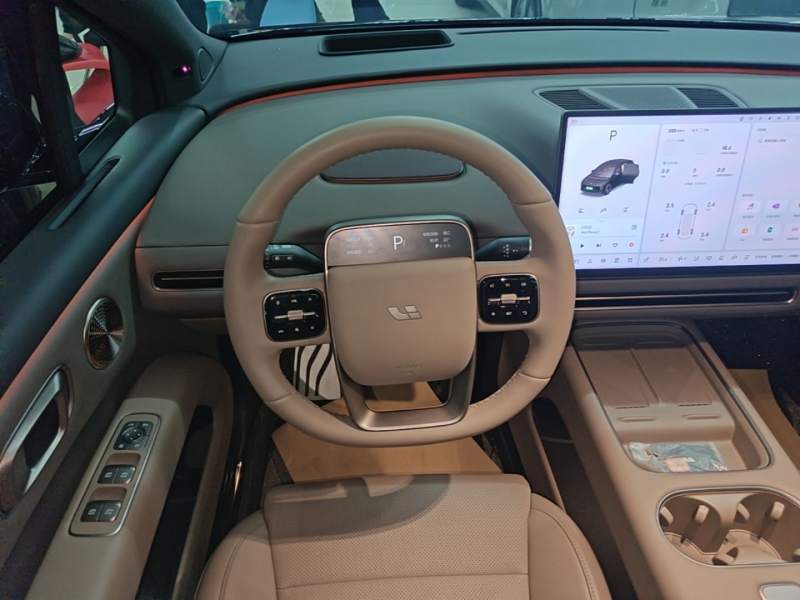 Used Li Auto i6 2025 Model Four-Wheel-Drive Standard Type — 10