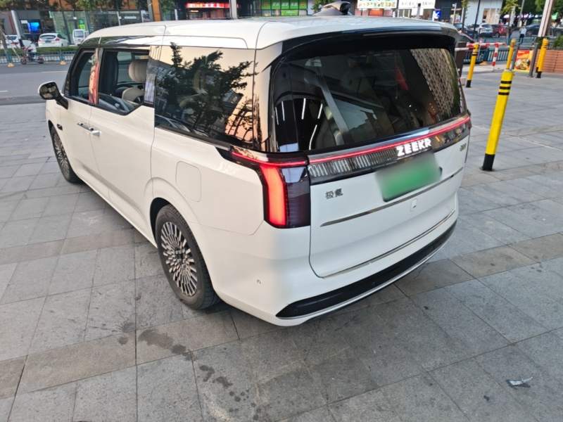 Used Zeekr 009 2022 WE Edition — 4