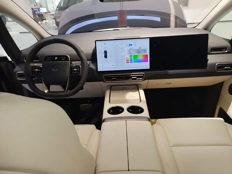 Used Li Auto MEGA 2025 Ultra Smart Refreshed Edition — 9