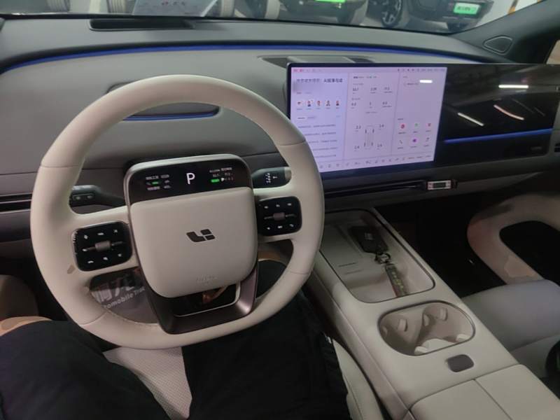 Used Li Auto i6 2025 Model Four-Wheel-Drive Standard Type — 9