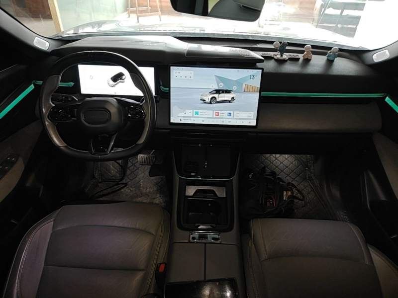 Used Lynk & Co 08 EM-P 2025 120km Long-Range Pro — 9