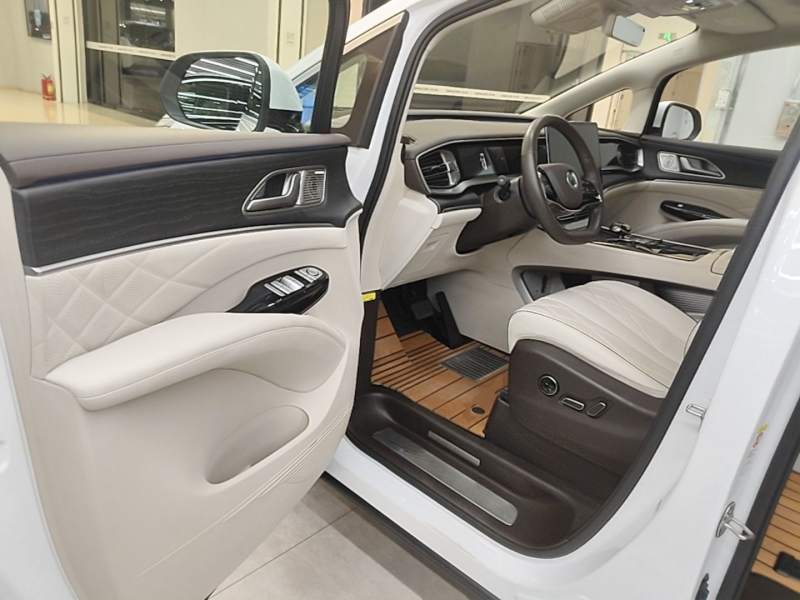 Used Denza D9 2024 DM-i 980 Four-Wheel Drive Prestige Model – Executive — 15