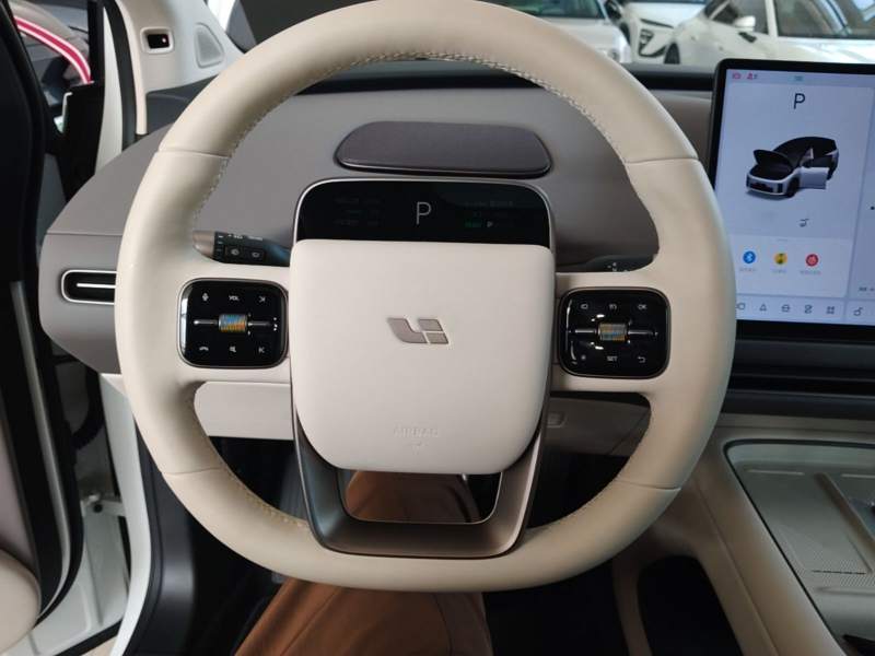 Used Li Auto i8 2025 Model Standard Version — 10