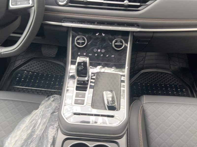 Used Chery Tiggo 8 2025 Excellence Edition 230 TCI Automatic Luxury Version 5 Seats — 6