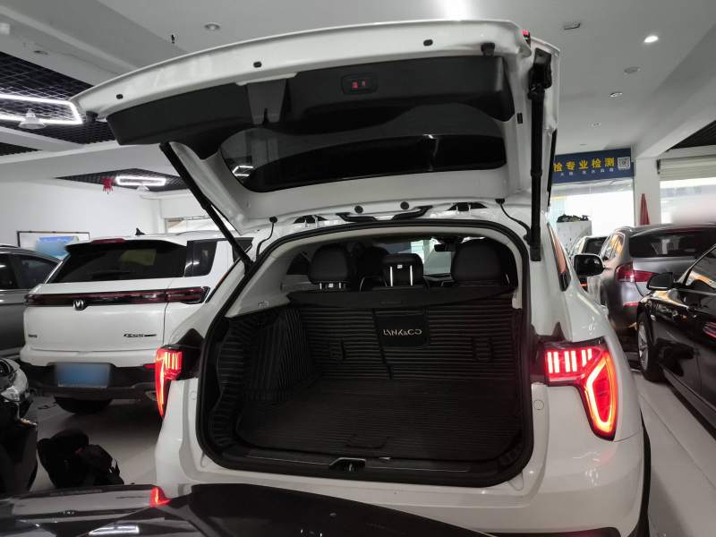 Used Lynk & Co 01 2017 2.0T Two-Wheel-Drive Version — 8