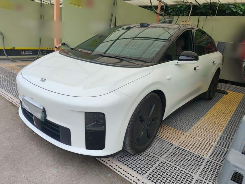Used Li Auto i6 2025 Model Two-Wheel-Drive Standard Type — 1