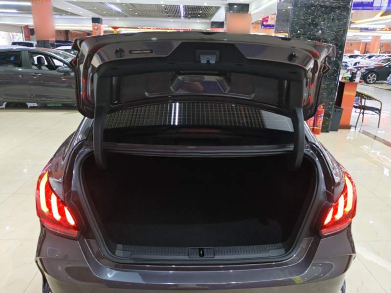 Used MG 5 2021 180 DVVT CVT Youth Luxury Edition — 18