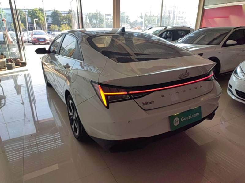 Used Hyundai Elantra 2022 1.5L CVT LUX Prestige Edition — 4